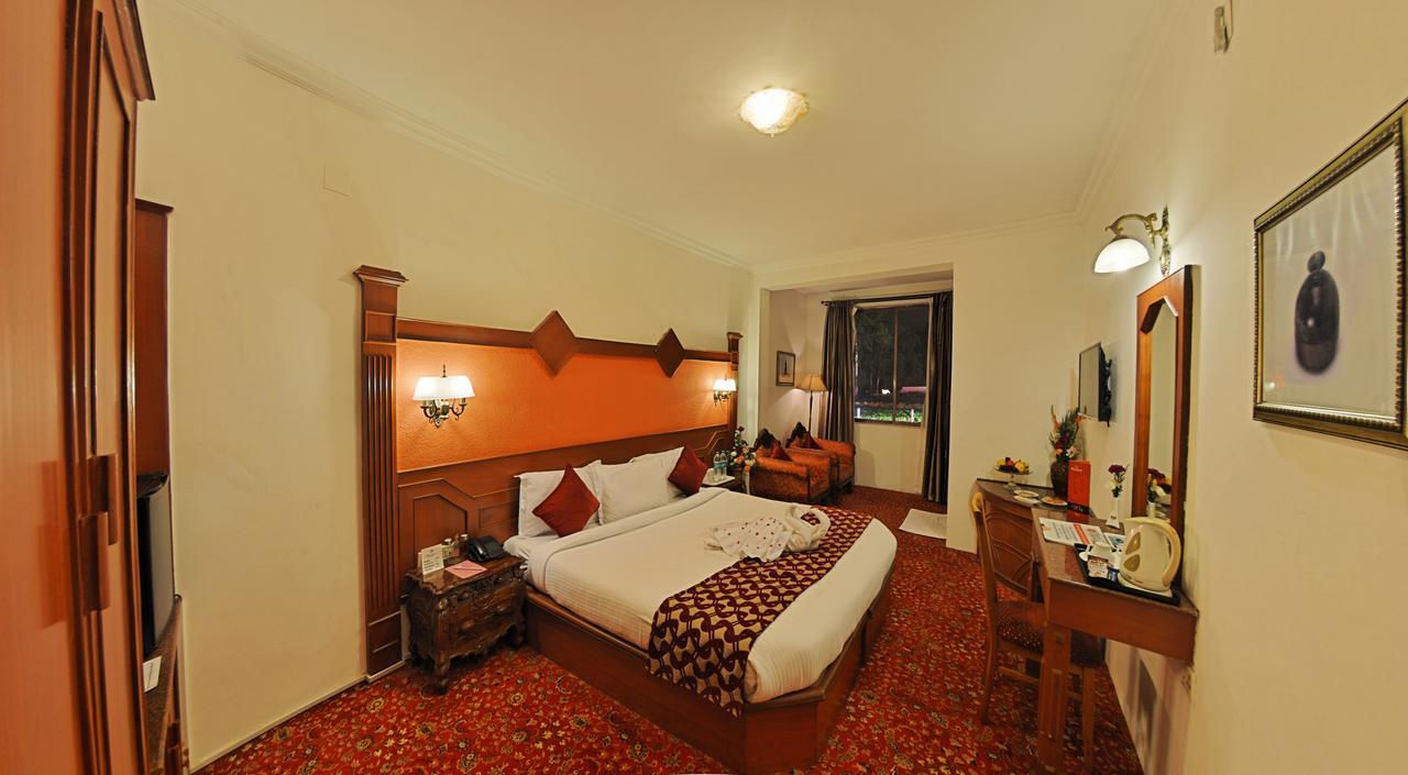 Hotel Welbeck Residency Уті Екстер'єр фото