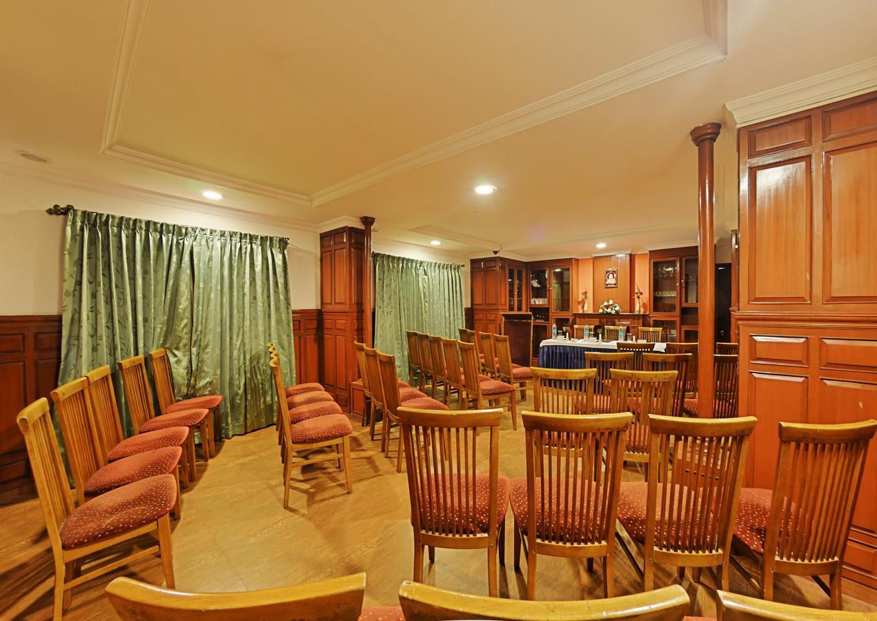 Hotel Welbeck Residency Уті Екстер'єр фото
