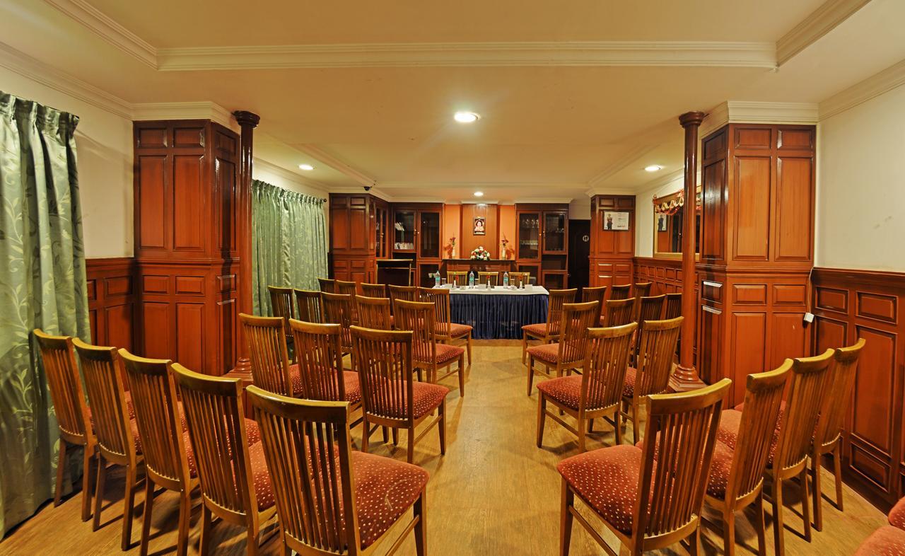 Hotel Welbeck Residency Уті Екстер'єр фото