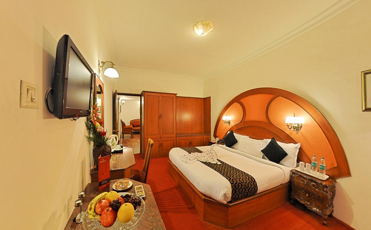 Hotel Welbeck Residency Уті Екстер'єр фото