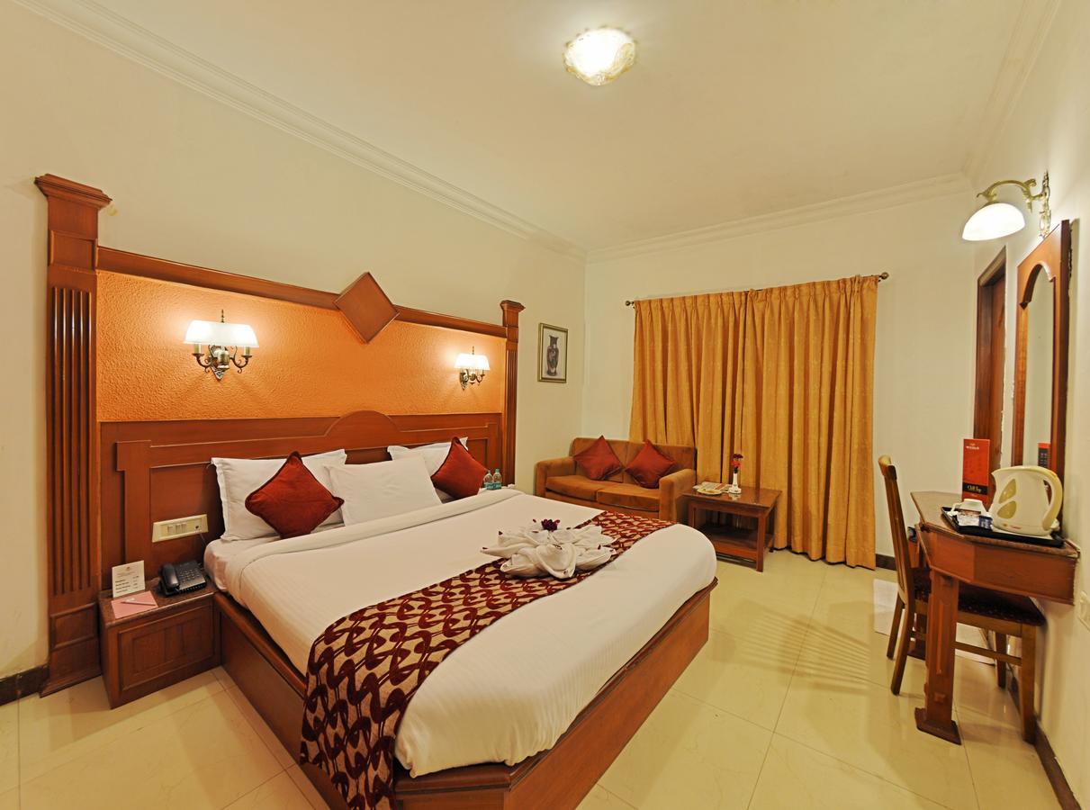 Hotel Welbeck Residency Уті Екстер'єр фото
