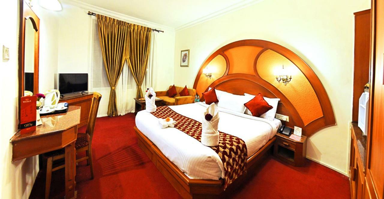 Hotel Welbeck Residency Уті Екстер'єр фото