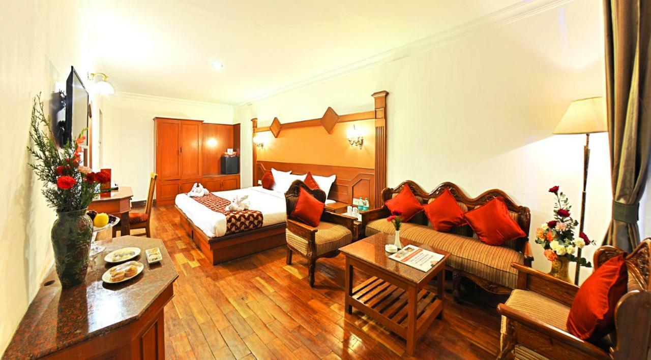 Hotel Welbeck Residency Уті Екстер'єр фото