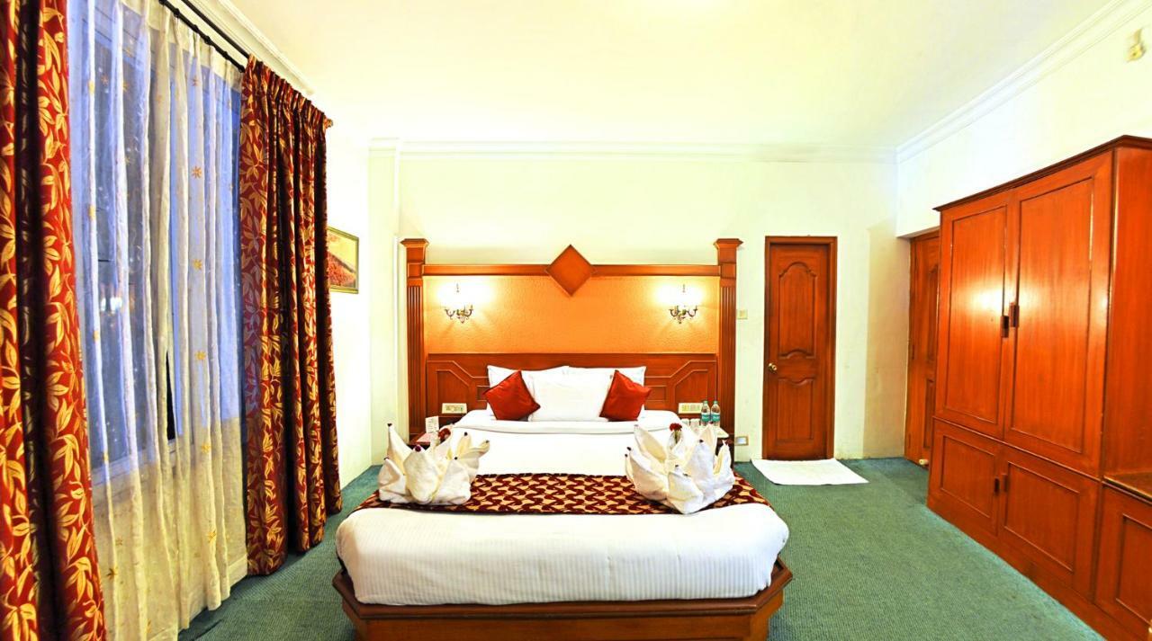 Hotel Welbeck Residency Уті Екстер'єр фото